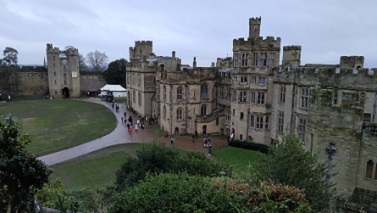 This image has an empty alt attribute; its file name is warwick-castle-2.jpg